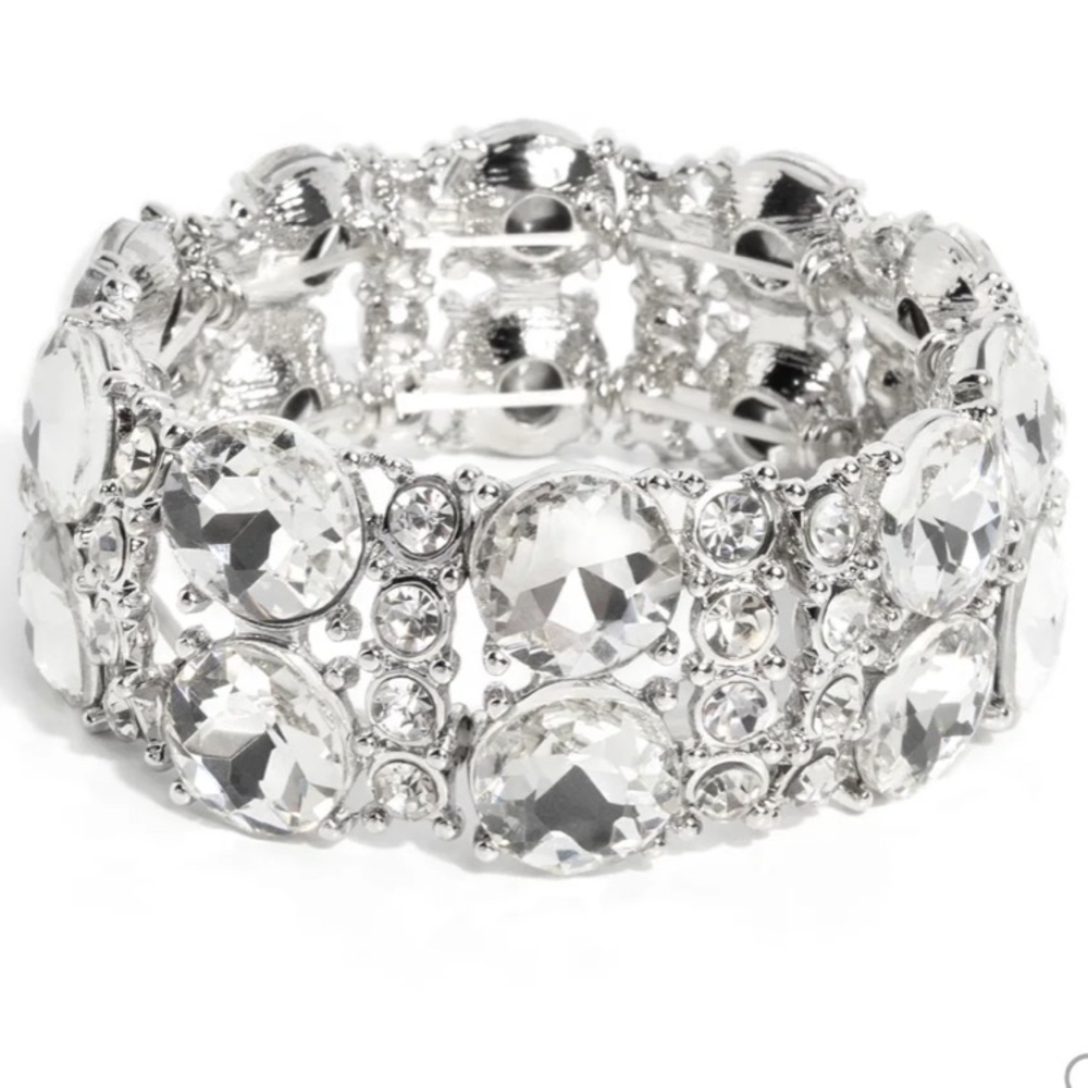 ⚪️💎⚪️ “EXACT ELEGANCE” WHITE BRACELET ~ PAPARAZZI❗️ ⚪️💎⚪️ - Picture 4 of 8